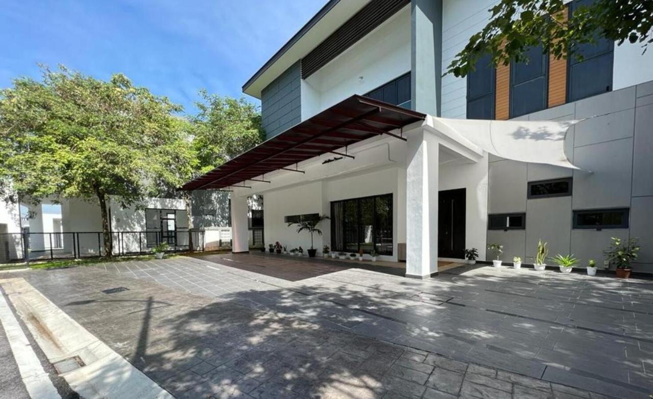 Bunga Raya Villa By Malvacae Homestays Shah Alam Exterior photo